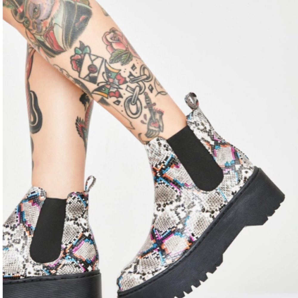 TOXIC TURN CHELSEA BOOTS